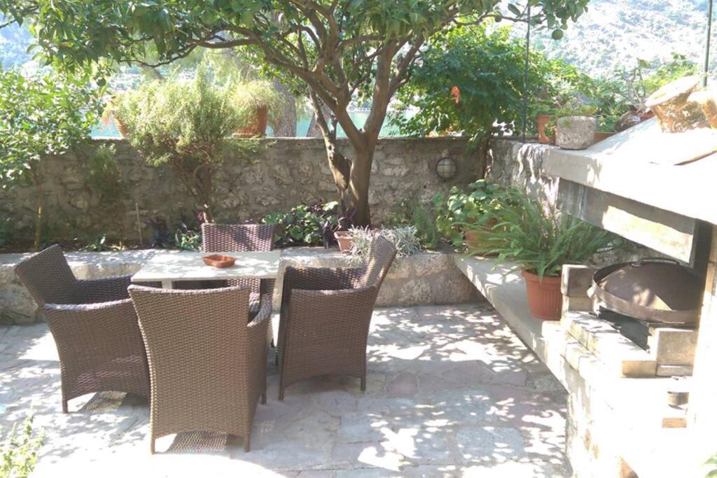 Garden Apartment- Near Sea 2 Dobrota Kültér fotó